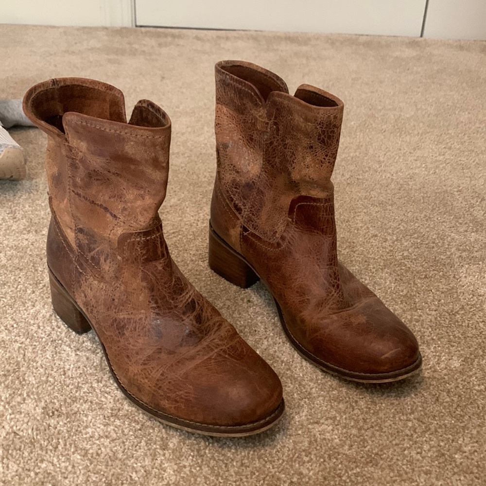 Diva true shirt boots. Size 8